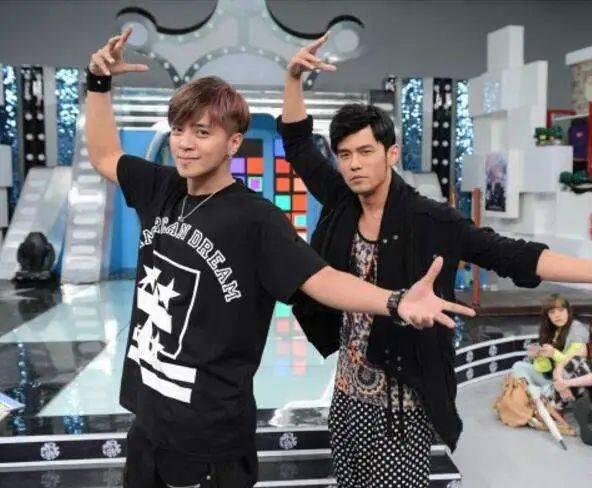 独家爆料最新消息 黑料偶像背锅多年后重生了,重生归来震惊娱乐圈